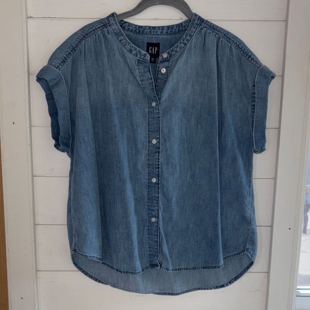 GAP Women's Casual Blue Button-Down Shirt